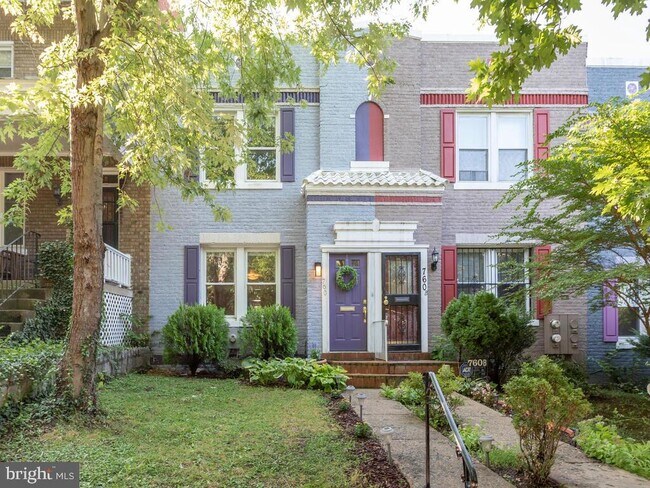 property at 760 Princeton Pl NW