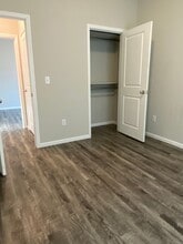 412 S Longbranch Dr in Maize, KS - Foto de edificio - Building Photo