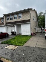 80 Regis Dr in Staten Island, NY - Building Photo