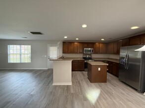 300 Remington Pl in Pooler, GA - Foto de edificio - Building Photo