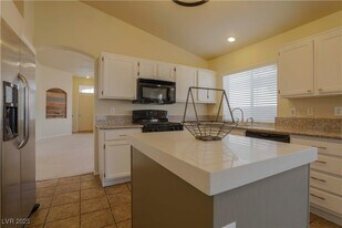 304 Silver Castle St in Las Vegas, NV - Building Photo