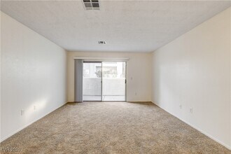 7100 W Pirates Cove Rd in Las Vegas, NV - Building Photo - Building Photo