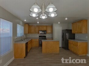 1251 Golden Apple St in Las Vegas, NV - Foto de edificio - Building Photo