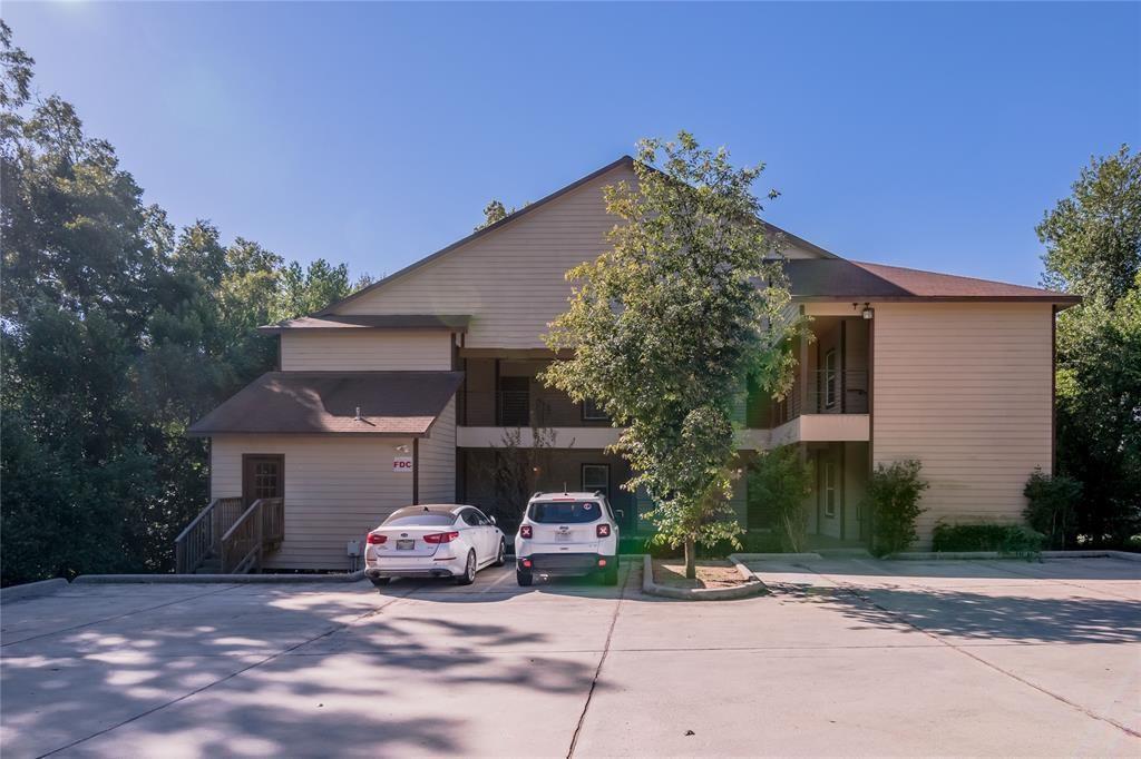 1239 20th St in Huntsville, TX - Foto de edificio