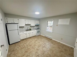 70 Pond Meadow Rd-Unit -9 in Essex, CT - Building Photo - Building Photo