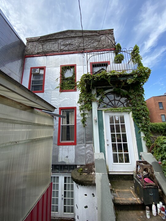 151 Van Dyke St in Brooklyn, NY - Building Photo