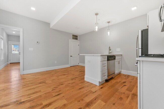 70 W Eagle St in Boston, MA - Building Photo - Building Photo
