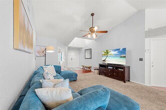 5371 NW 41st Way in Coconut Creek, FL - Foto de edificio - Building Photo