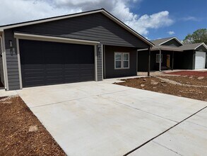 422 Jarrett Ave in Cortez, CO - Building Photo - Building Photo
