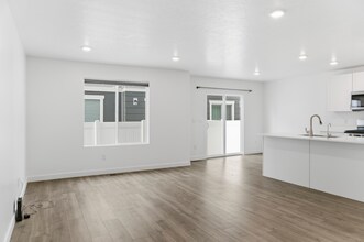 367 Navigator Ct in Saratoga Springs, UT - Building Photo - Building Photo