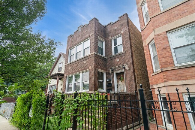 property at 3002 N Troy St