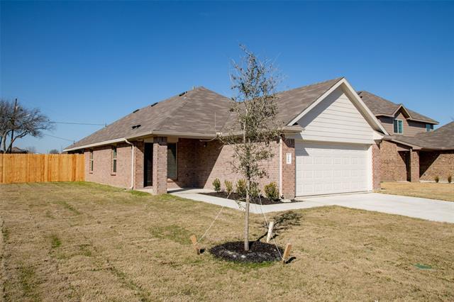 1404 Cardinal Dr in Ennis, TX - Building Photo