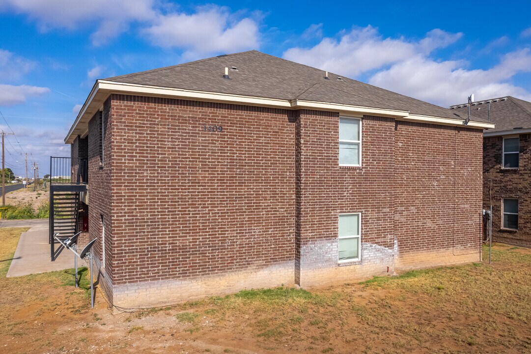1203 S Gail Ave in Monahans, TX - Foto de edificio
