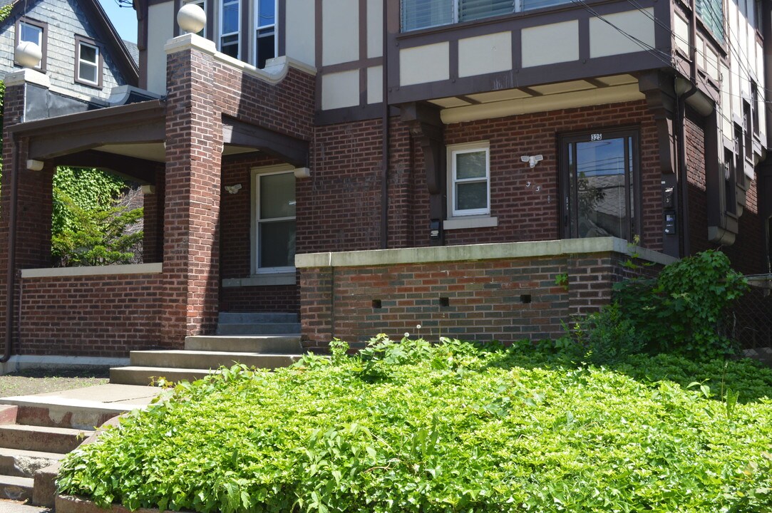 325 W 9th St in Erie, PA - Building Photo