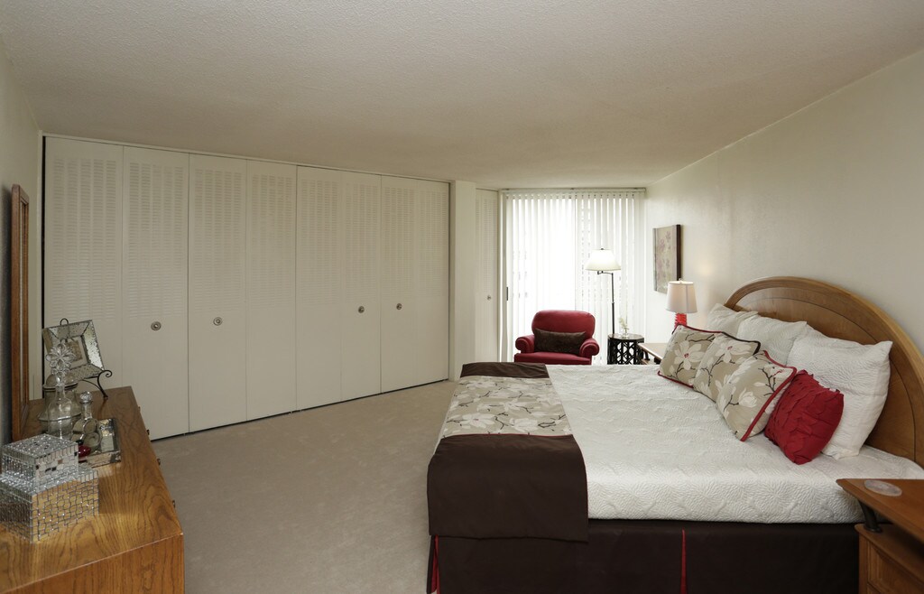 Plaza Point Apartments in Kansas City, MO