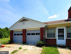7300 Temple Hill Rd in Temple Hills, MD - Building Photo - Building Photo