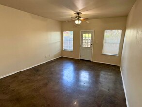 10822 Mathom Landing in Universal City, TX - Building Photo - Building Photo