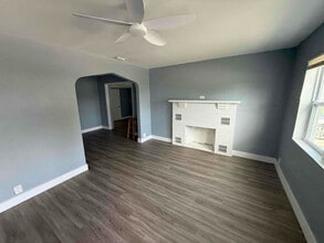 4855 Fairfield Ave S in St. Petersburg, FL - Foto de edificio - Building Photo