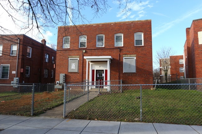 3209 Buena Vista Ter SE