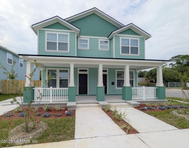 property at 262 E 18th St