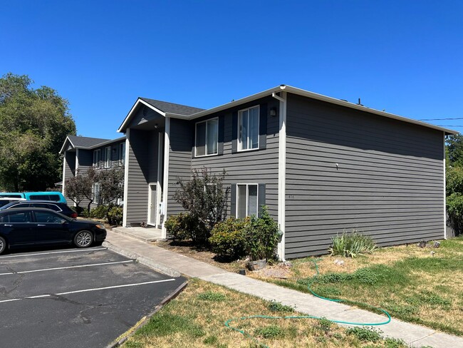 n414 in Bend, OR - Foto de edificio - Building Photo
