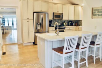 4 Riverview Pl in Sea Bright, NJ - Building Photo - Building Photo