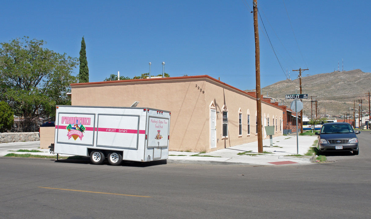 2229 Bassett Ave in El Paso, TX - Building Photo