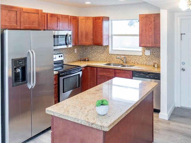 3321 Raleigh St in Hollywood, FL - Building Photo - Building Photo