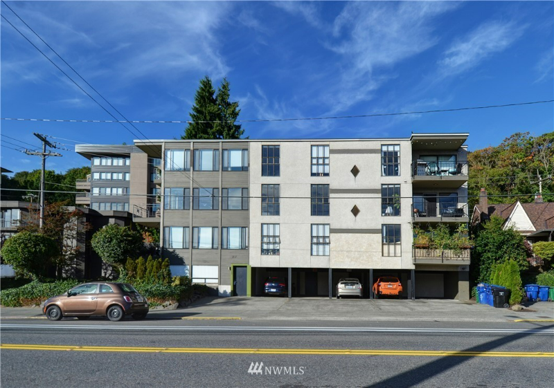 2117 Dexter Ave N in Seattle, WA - Foto de edificio