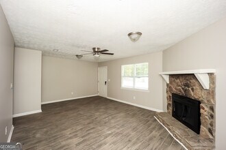 1017 Lombardy Way in Jonesboro, GA - Building Photo - Building Photo