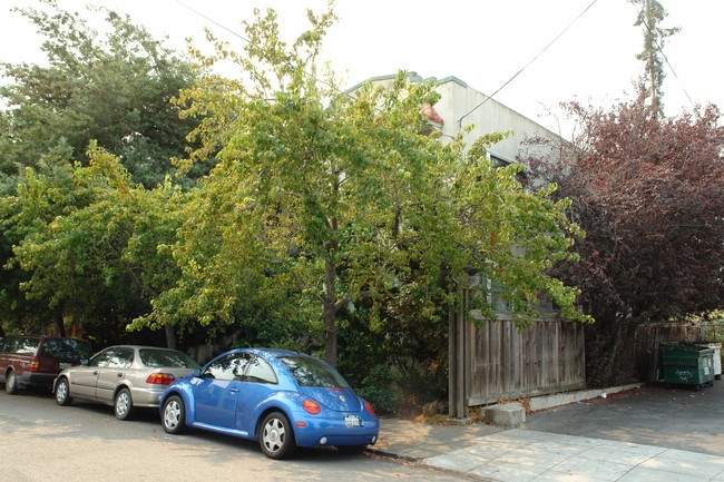 11-23 Montell St in Oakland, CA - Foto de edificio - Building Photo