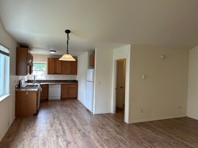 858 NE Hidden Valley Dr in Bend, OR - Building Photo - Building Photo