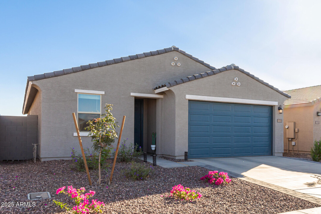 17359 W Sunnyslope Ln in Waddell, AZ - Building Photo