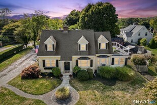 899 Ocean Ave in New London, CT - Building Photo