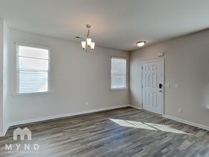 1306 Sweetbriar Cir in East Point, GA - Foto de edificio - Building Photo