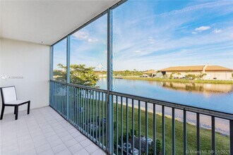 1301 SW 134th Way-Unit -304 in Pembroke Pines, FL - Foto de edificio - Building Photo