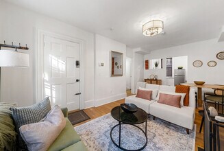 175 Blossom St, Unit 1 in Boston, MA - Building Photo - Building Photo