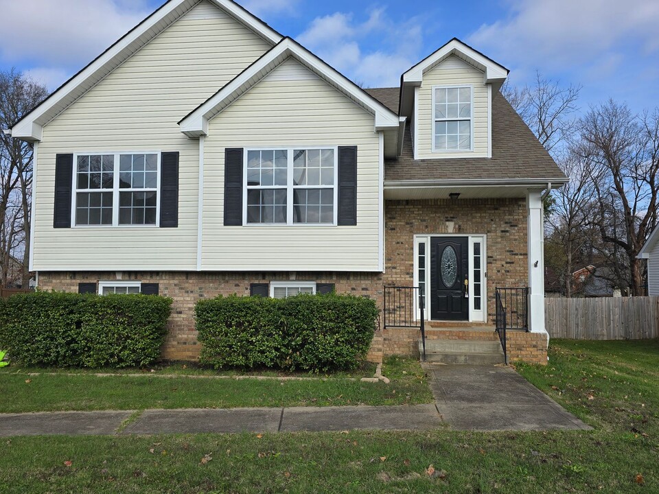 3139 Holly Point in Clarksville, TN - Foto de edificio