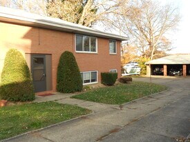 1651 3rd St, Unit #3 in Cuyahoga Falls, OH - Building Photo