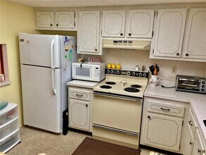 3905 Lake Bayshore Dr in Bradenton, FL - Building Photo - Building Photo