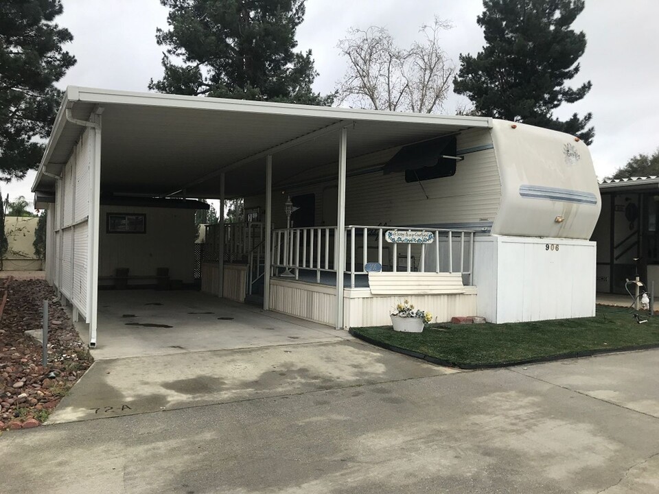 906 Acorn Dr in San Jacinto, CA - Building Photo