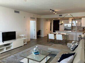 999 SW 1st Ave, Unit #2413 in Miami, FL - Building Photo - Building Photo