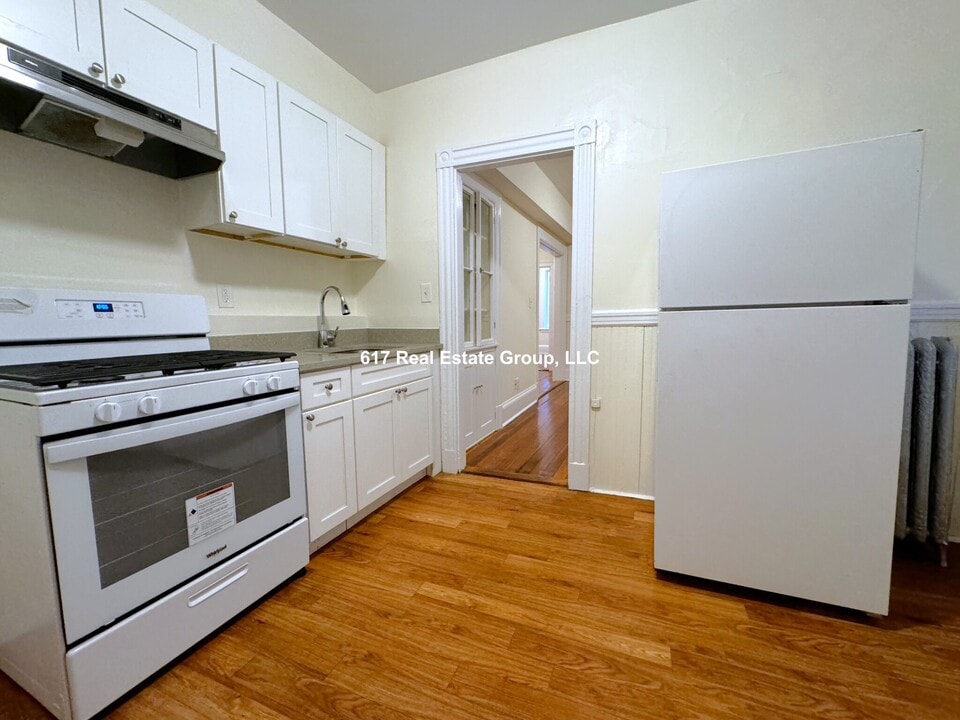 885 Massachusetts Ave in Cambridge, MA - Building Photo