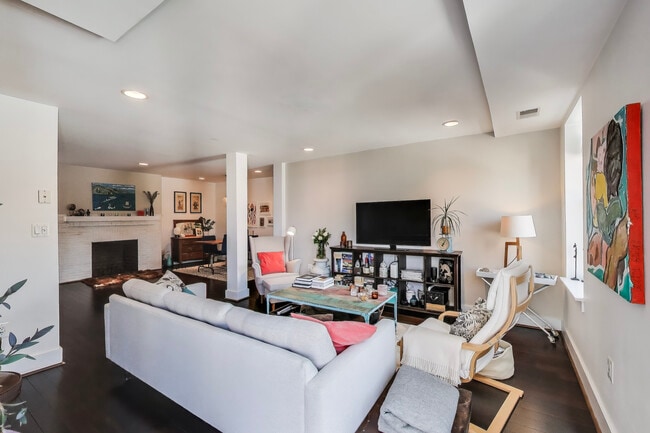 1461 Girard St NW in Washington, DC - Building Photo - Building Photo