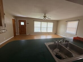 1523 Anna Ln in Louisville, KY - Foto de edificio - Building Photo