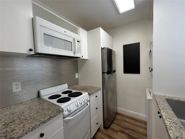 407 NW 11th Ave in Boynton Beach, FL - Building Photo - Building Photo