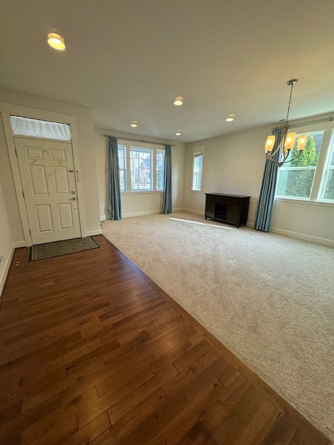 5619 NE 8th St in Renton, WA - Building Photo - Building Photo