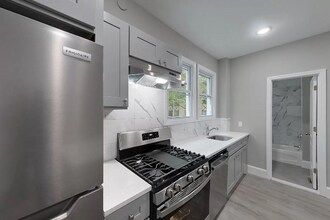 7 Lombardy Pl in Maplewood, NJ - Building Photo - Building Photo