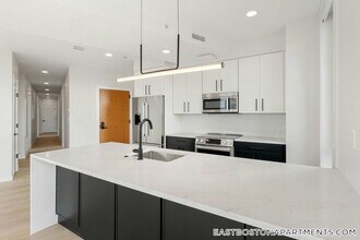 215 Border St in Boston, MA - Building Photo - Building Photo