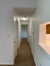 1700 Ravens Crest Dr in Plainsboro, NJ - Foto de edificio - Building Photo